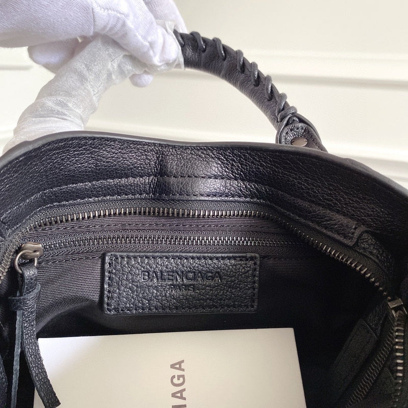 Zivas Charm Modern Minimalist Look Statement Handbag (Signature Shape & Finish) – Detail View