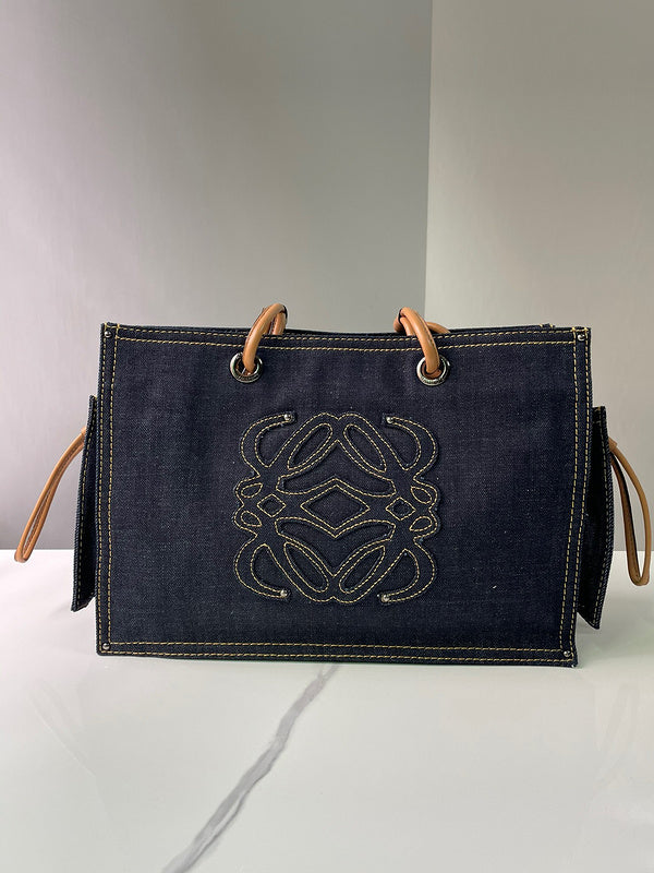 Ziva's Charm handbag – front view (36cm*25cm*13cm)