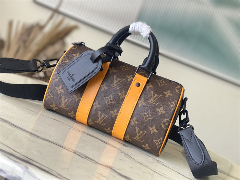  Versatile everyday bag front view
