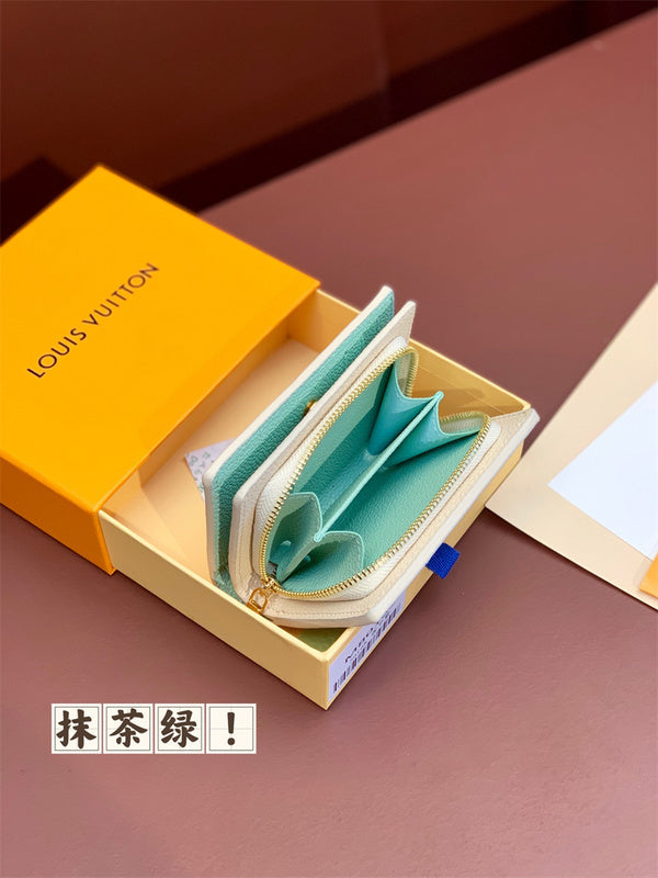  shopper bag interior and compartment view 15