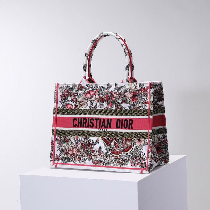 Side profile of elevated classic women's handbag – women's luxury accessory