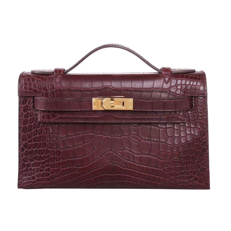  modern shoulder bag detail view showing craftsmanship 8