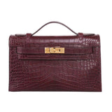  modern shoulder bag detail view showing craftsmanship 8
