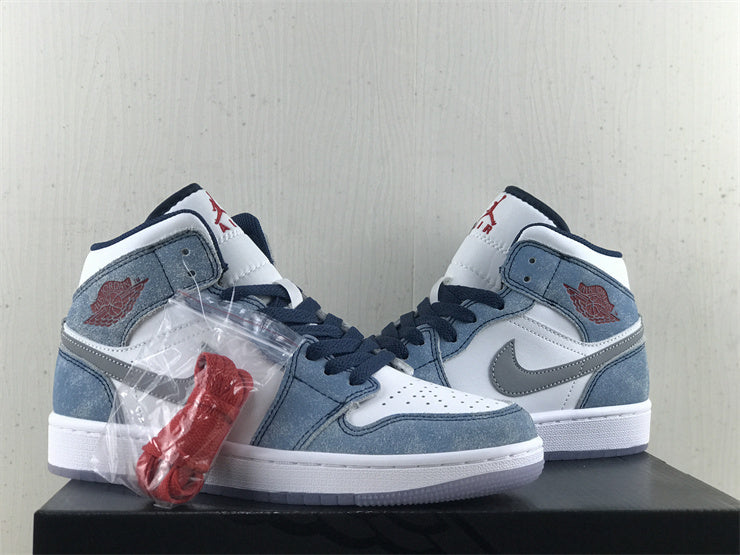 Nike classic monochrome luxury sneakers view 19 retro runner design