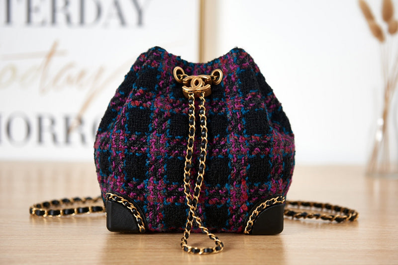 Zivas Charm Modern Minimalist Look Designer Handbag (Versatile Style Statement) – Angled View