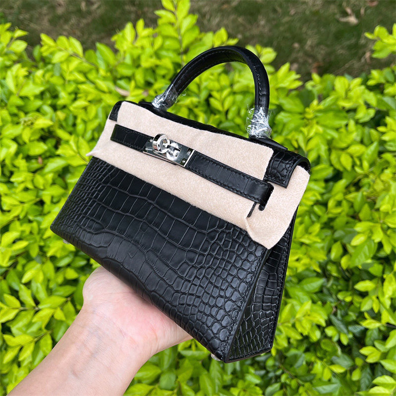  streamlined handbag styled with outfit 18