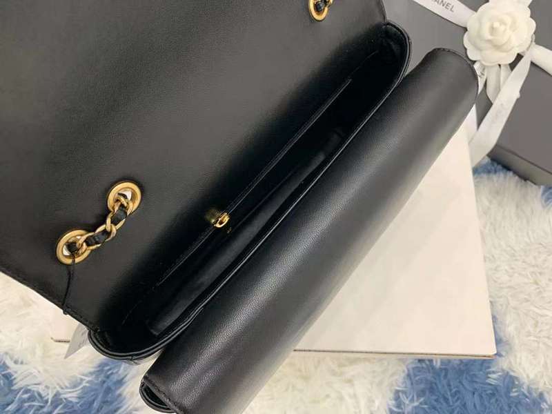 Zivas Charm Polished Finish Luxury Handbag (Premium Everyday Carry) – Lifestyle Shot