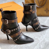 Three-quarter angle view of Louis Vuitton luxury piece style No.029