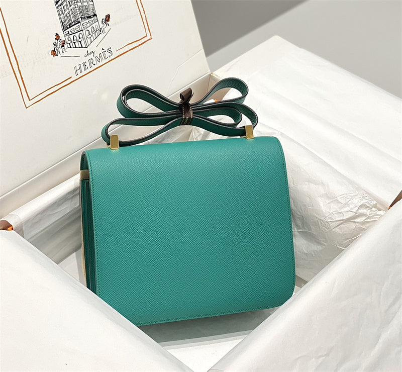 Close-up detail of streamlined bag design