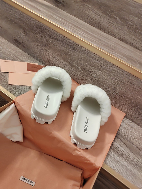 Three-quarter angle view of Miu Miu luxury piece style No.097