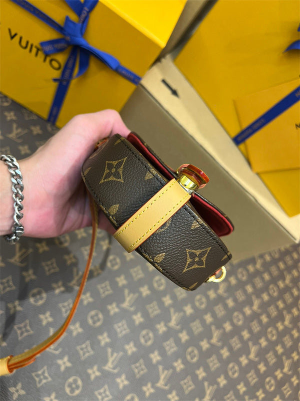  satchel close-up of hardware and finish