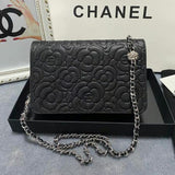 Zivas Charm Timeless Appeal Fashion Handbag (Statement-Ready Design) – Close-Up Detail