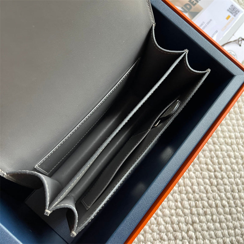 Streamlined handbag styled for everyday wear