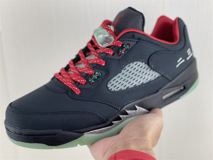 Nike Men's & Women's Premium Low-Top Trainers — Style 253 close-up view