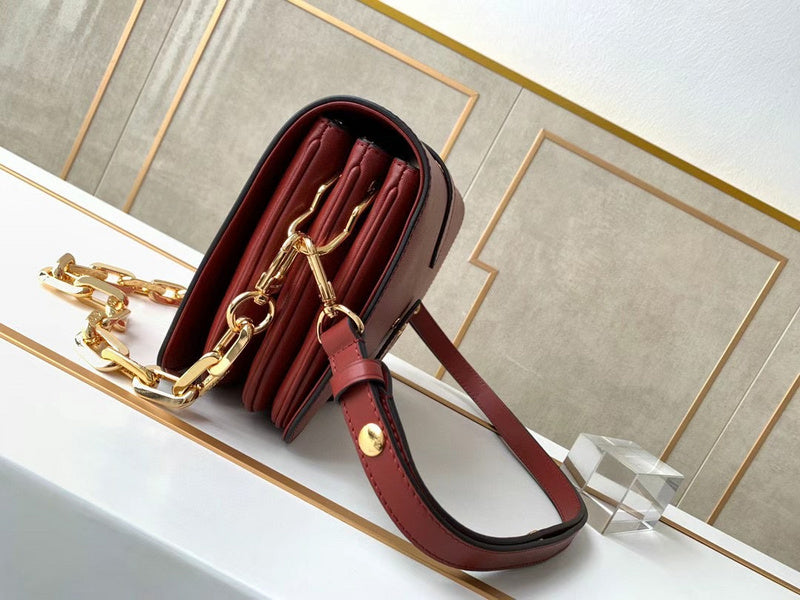 Close-up detail of polished structured women's handbag – women's everyday handbag