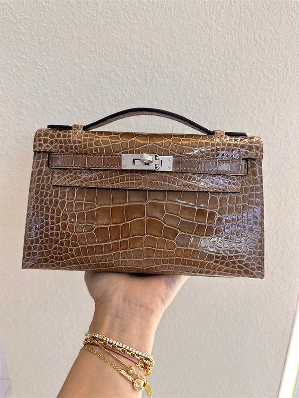  Timeless tote bag carried on shoulder
