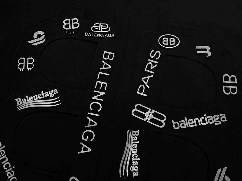 Styling view of Balenciaga luxury piece style No.102