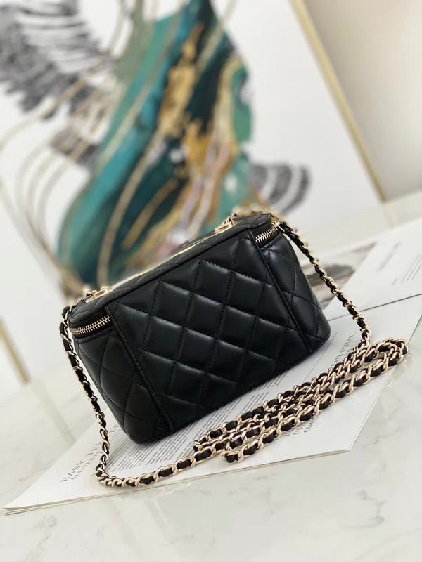 Zivas Charm Effortless Sophistication Fashion Handbag (Everyday Luxury Essential) – Close-Up Detail