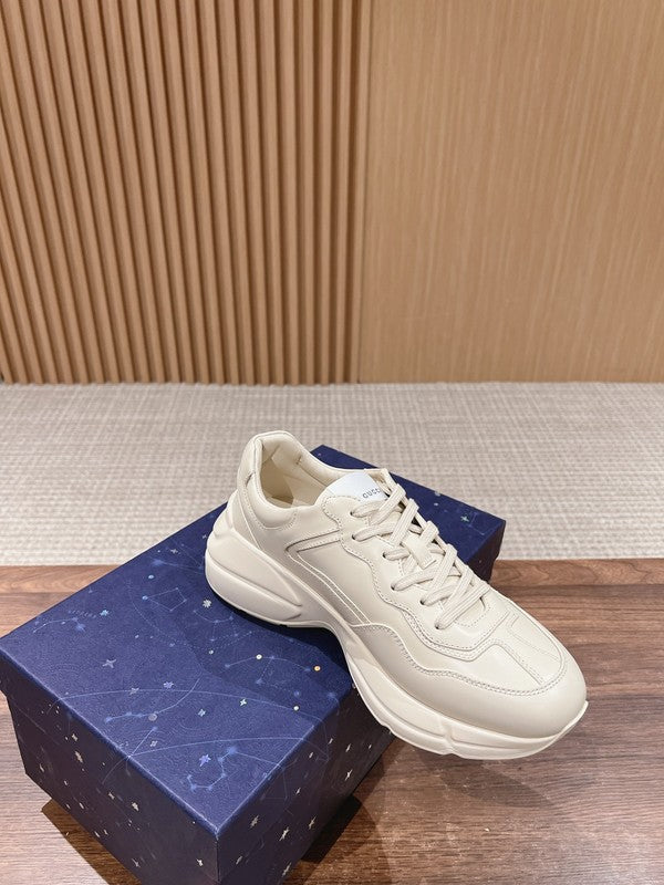 Gucci clean off-white luxury sneakers view 7 padded collar comfort
