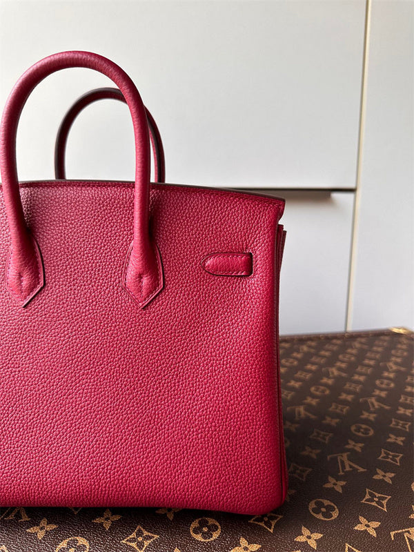  shoulder bag interior and compartment view 15