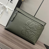 Ziva's Charm handbag – close-up view (29.5cm*6.5cm*20.5cm)