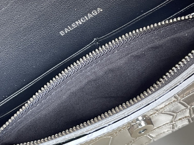 Zivas Charm Effortless Elegance Statement Handbag (Everyday Luxury Essential) – Detail View