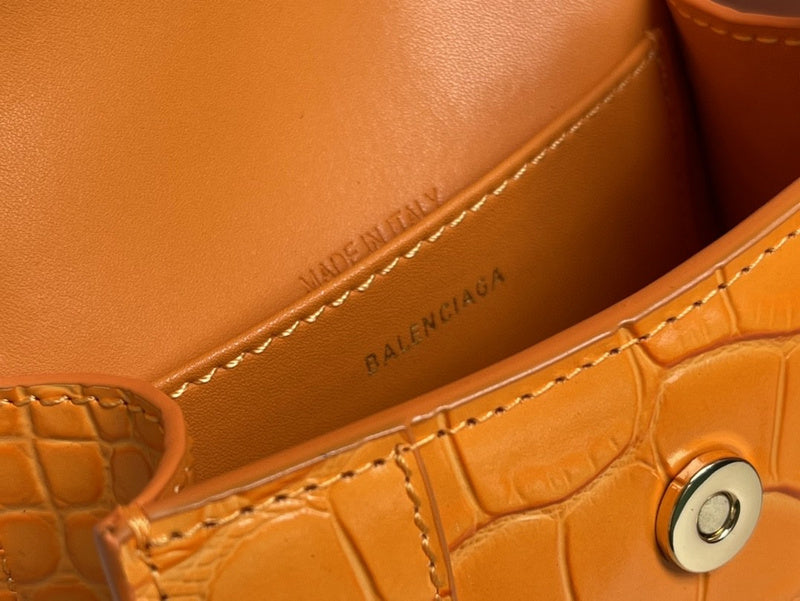 Zivas Charm Signature Style Statement Handbag (Considered Detail & Form) – Detail View