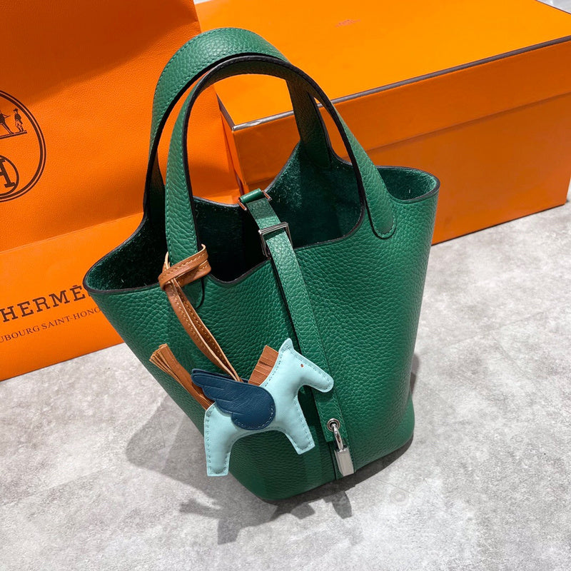 Streamlined handbag styled for everyday wear