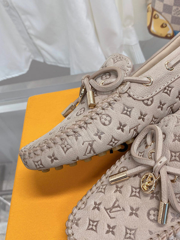 Louis Vuitton shoes Style 335 - texture and material detail