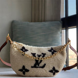  signature shoulder bag styled with outfit 12