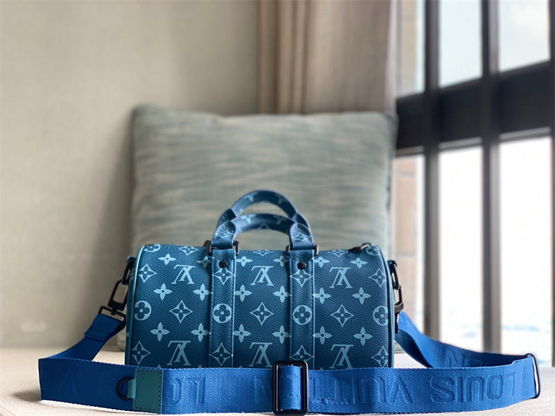  crossbody bag interior and compartment view 9