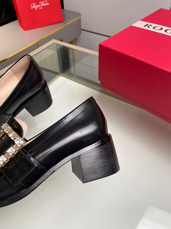 Styling view of Roger Vivier luxury piece style No.053