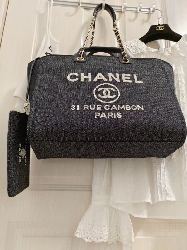  women's handbag, spacious design, view 2