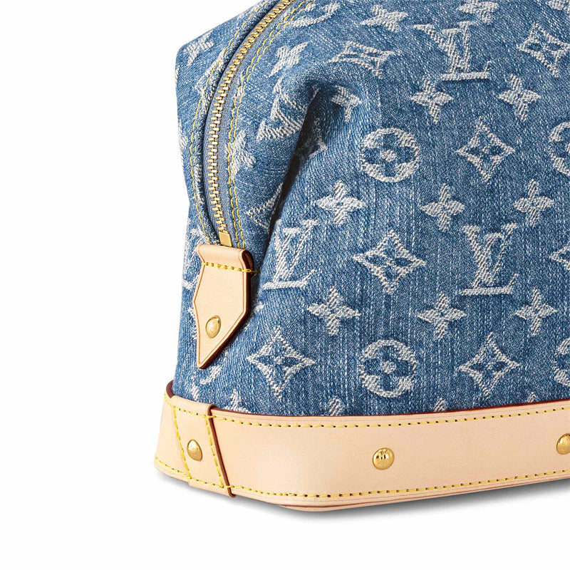  clean-lined crossbody bag detail view showing craftsmanship 14