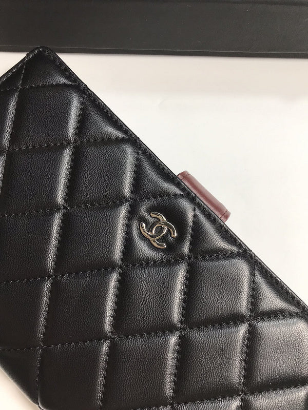 Zivas Charm Modern Minimalist Look Everyday Handbag (Thoughtfully Structured Design) – Close-Up Detail