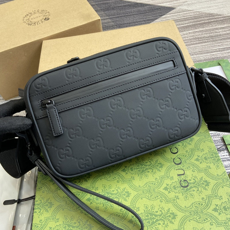 Side profile of everyday-luxe modern women's handbag – women's statement bag
