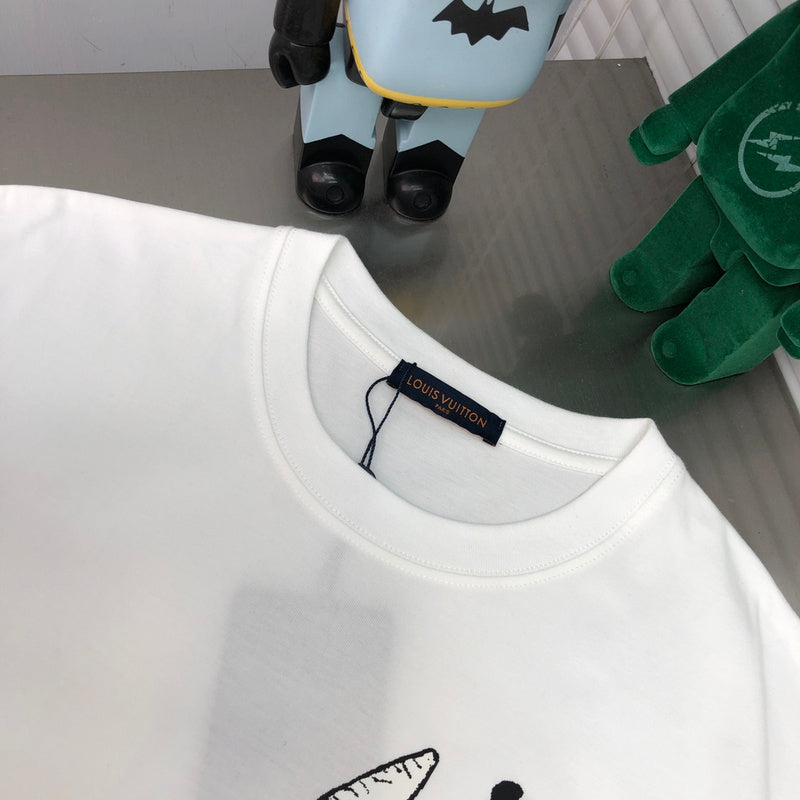 Side profile of Louis Vuitton cotton t-shirt with logo-detail design