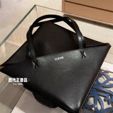 Ziva's Charm handbag – close-up view (16.5cm*9.5cm*20cm)