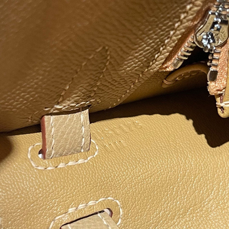 Streamlined handbag styled for everyday wear