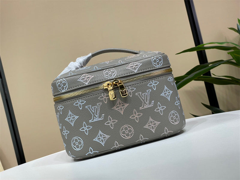  crossbody bag interior and compartment view 9