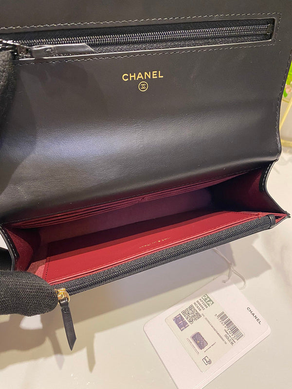 Ziva's Charm handbag – interior view (one versatile size)