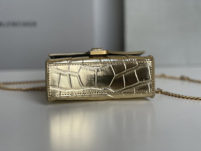 Zivas Charm Versatile Design Statement Handbag (Considered Detail & Form) – Interior View