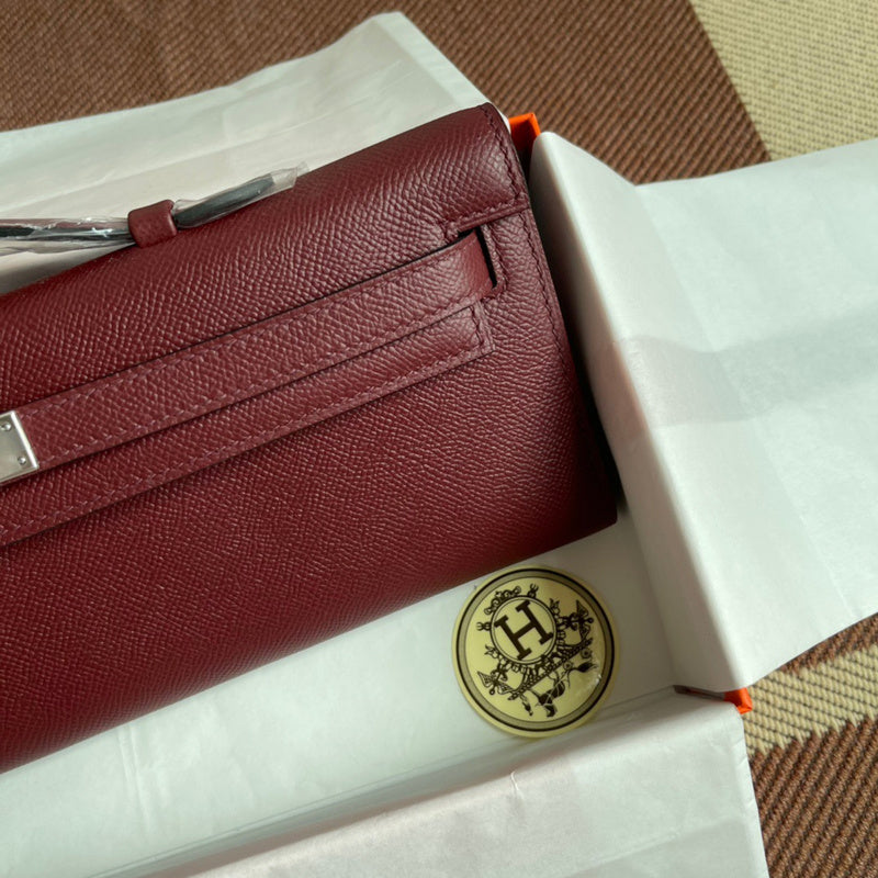 Versatile handbag styled for everyday wear