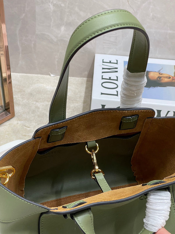 Ziva's Charm handbag – product shot (20cm*18cm*20cm)