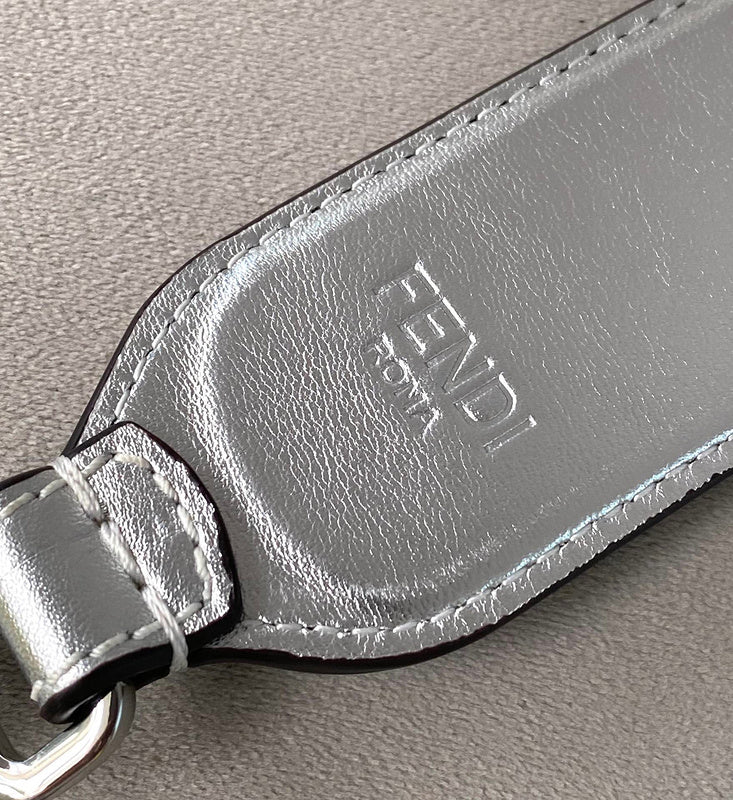 Ziva's Charm handbag – close-up view (Standard Size)