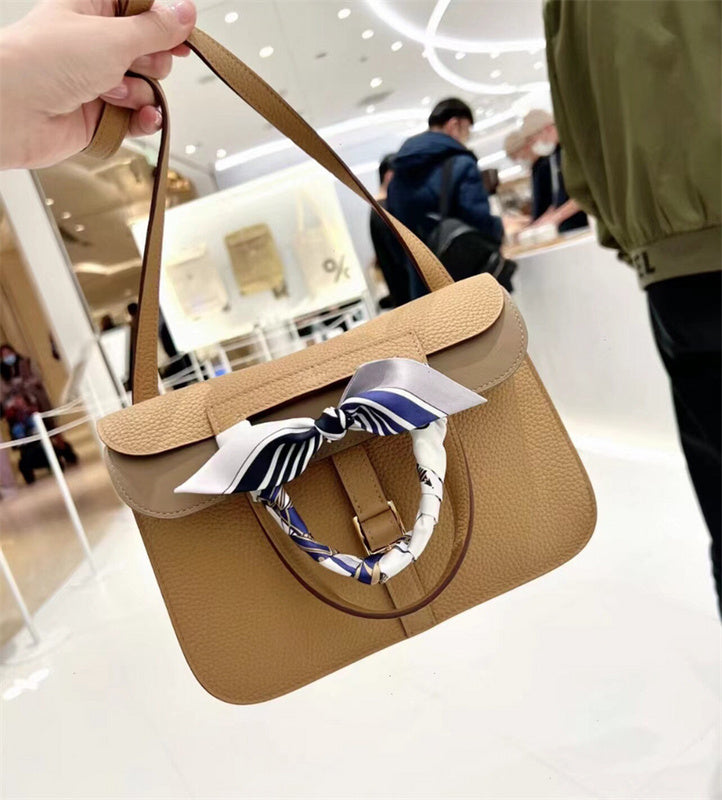  shopper bag interior and compartment view 15