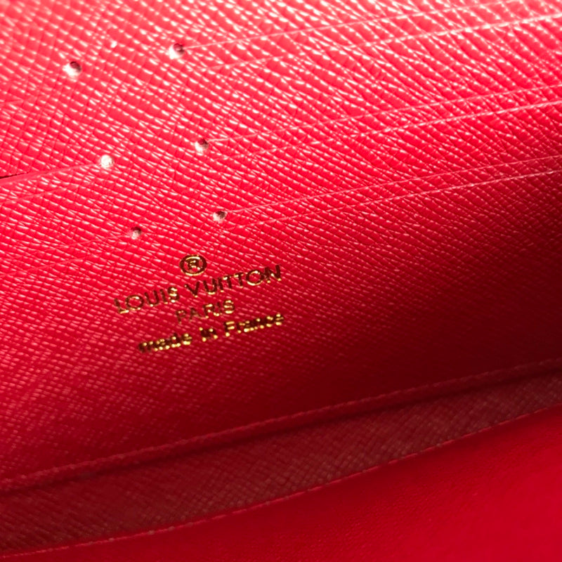 Side profile of chic statement women's handbag – women's luxury handbag
