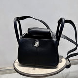  Graceful tote bag carried on shoulder