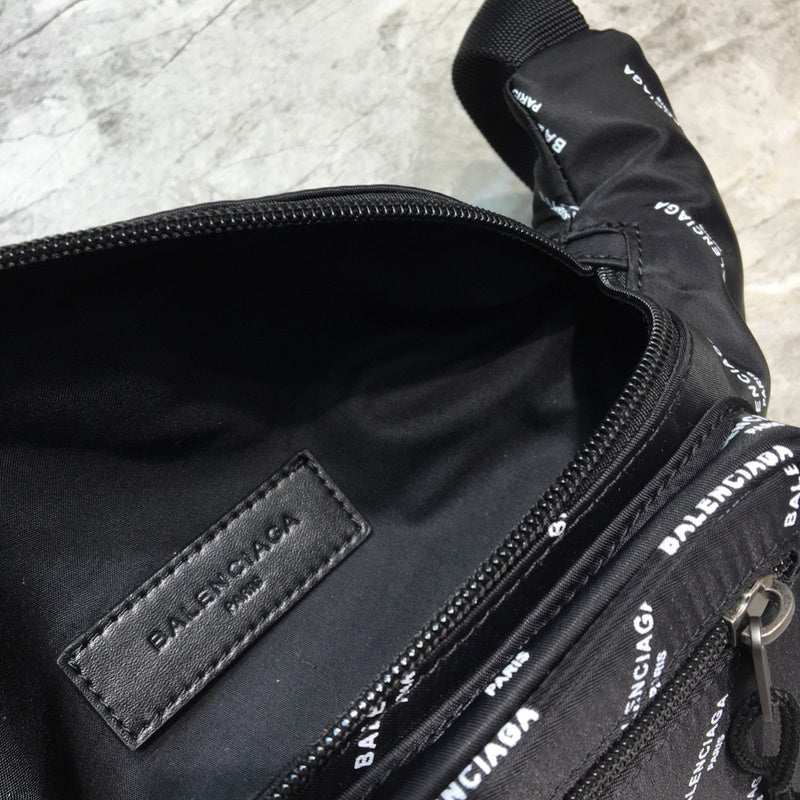 Sleek Faux Leather Handbag - Polished Finish | Women's Luxury Handbag #248 - close-up detail shot (image 3) of designer-inspired handbag