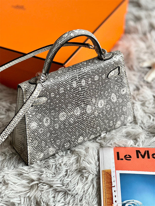  Clean-Lined shopper bag carried on shoulder